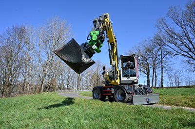 HKS TiltRotator mit XtraSense Sensorik und Wacker Neuson Bagger