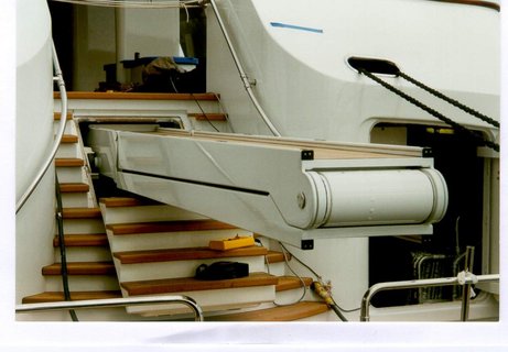 Industrie-Antrieb-Yacht-Gangway-HKS