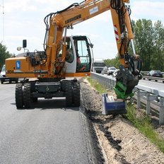 Bagger-Anwendung-Anbaugerät-Baumschinen-HKS-Straße